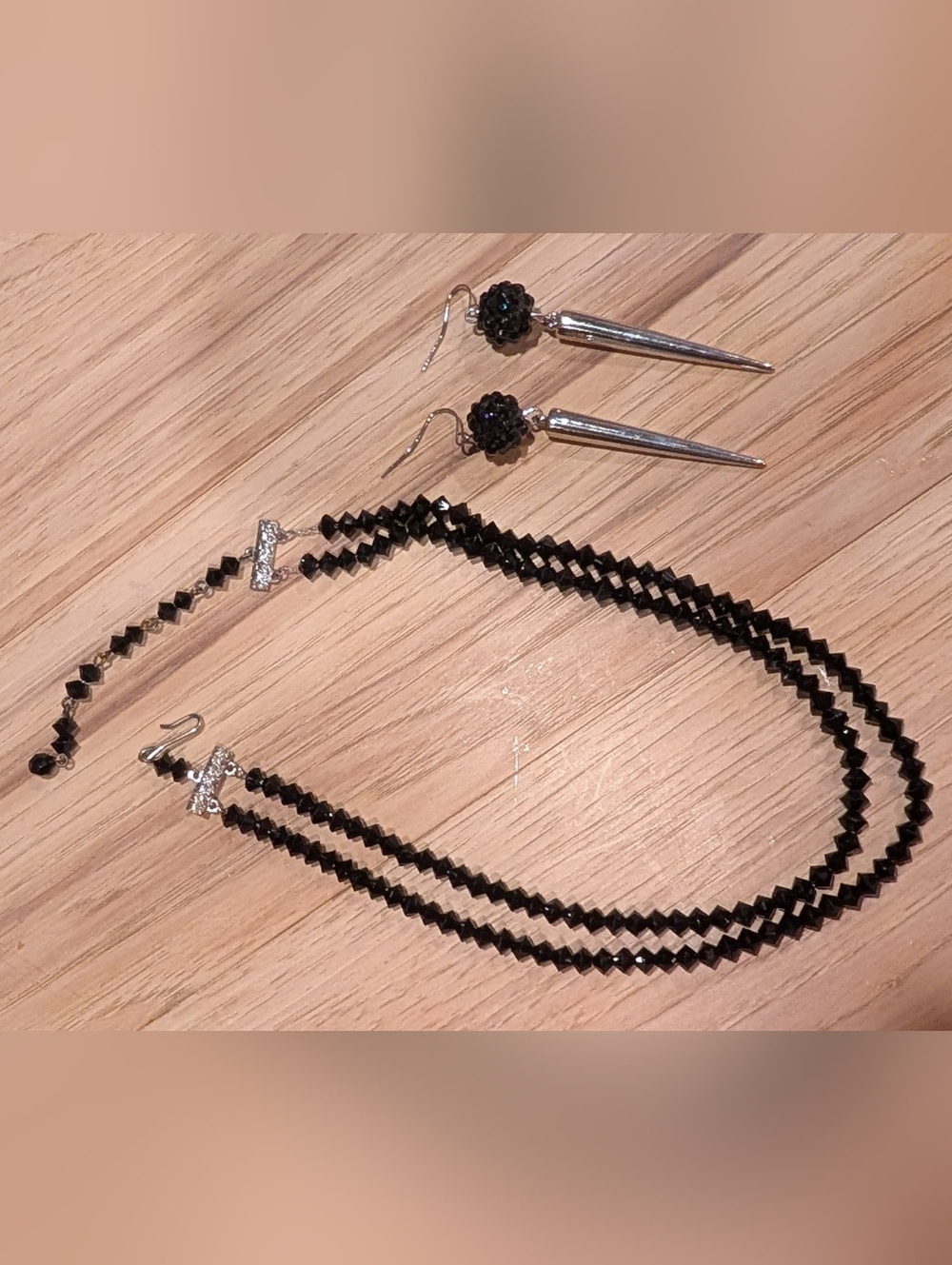 Source Unknown Black Faceted Bead Necklace with Silver Spike Drop Earrings